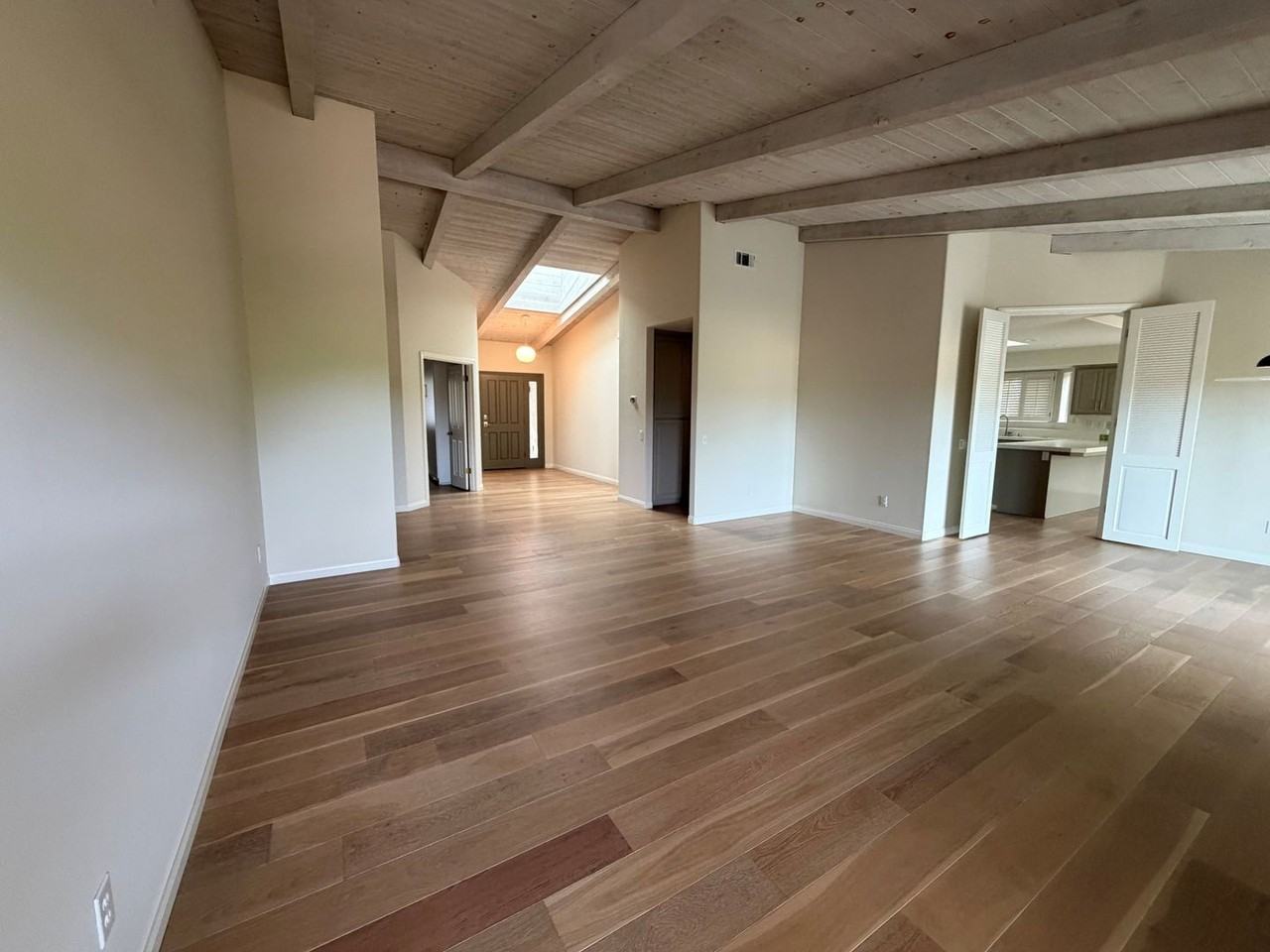 632 Hillside Dr - Photo 3 of 22