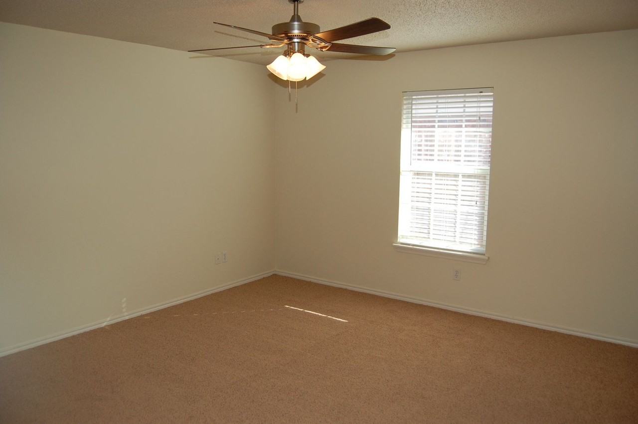 4414B Kemper St - Photo 3 of 9