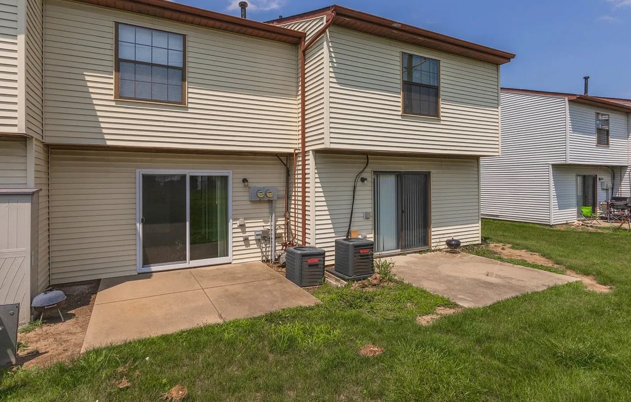 700 N Adelaide St #19 - Photo 2 of 16