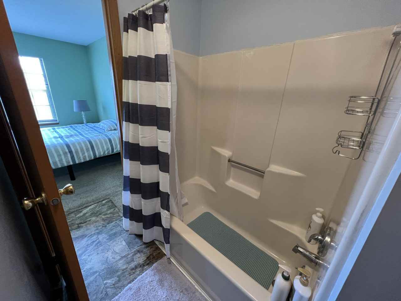 700 N Adelaide St #19 - Photo 5 of 16