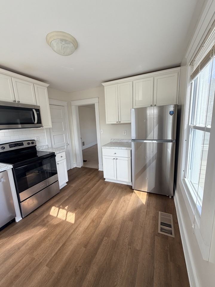 103 Birdsey Ave #2 - Photo 7 of 16