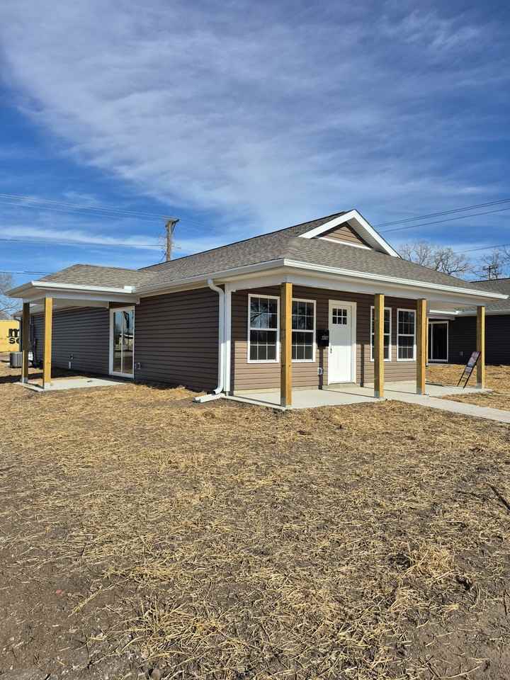 406 W Daugherty St #NA - Photo 2 of 3