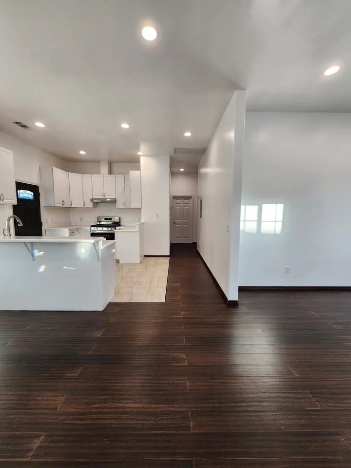 7744 Vineland Ave #NA - Photo 4 of 22