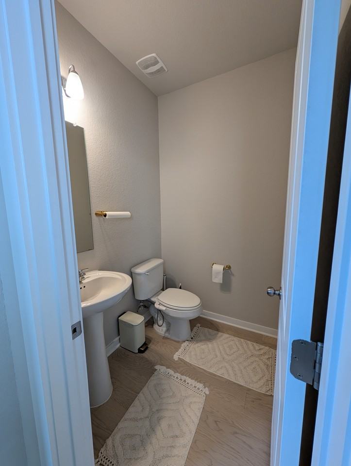 2316 Calvert Dr #5 - Photo 3 of 27