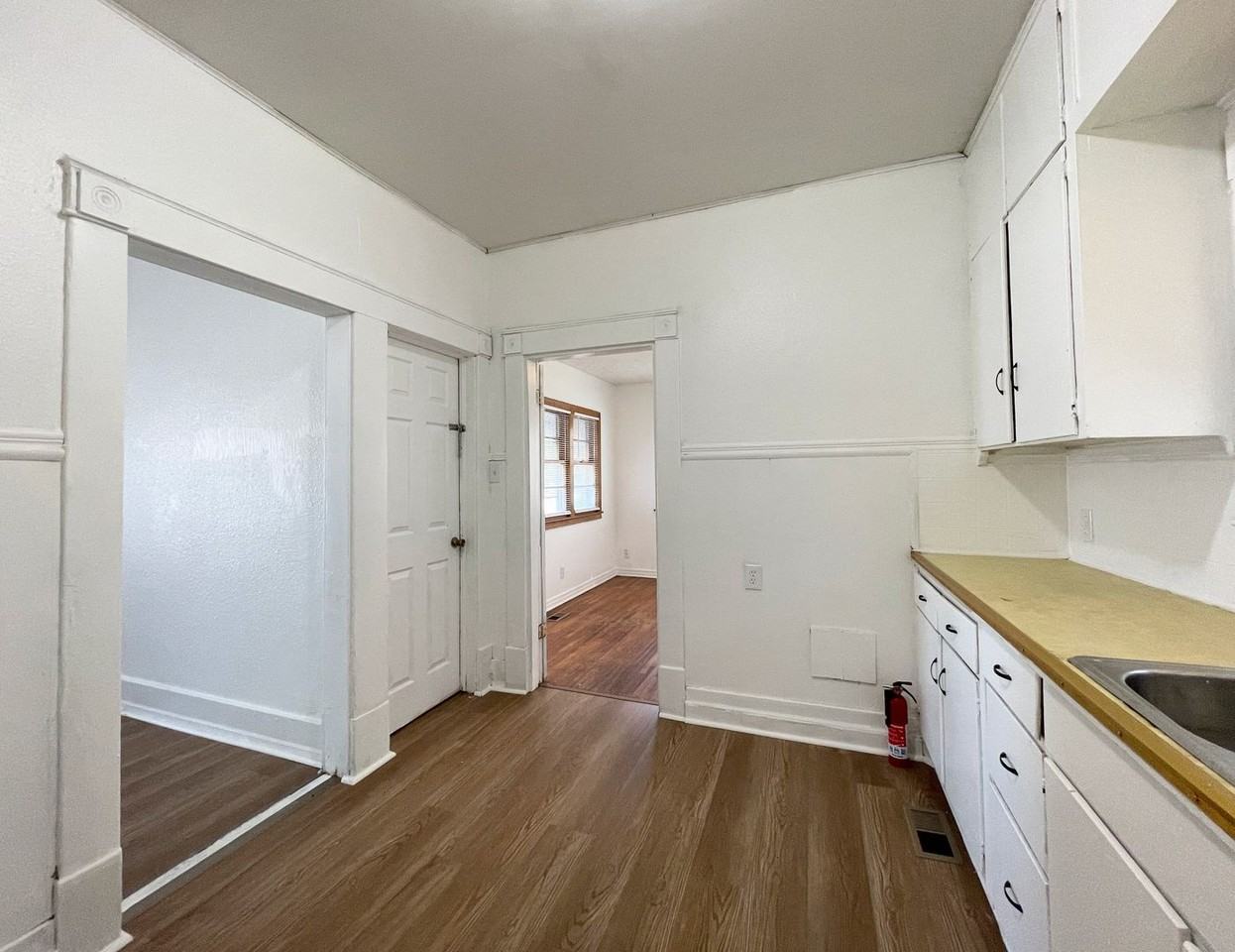 619 N Washington - Photo 5 of 20