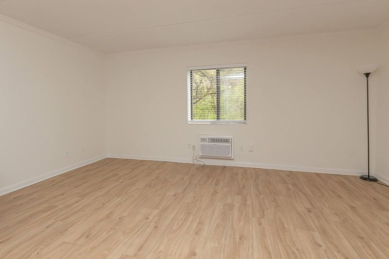 River Hills Flats - Photo 5 of 23
