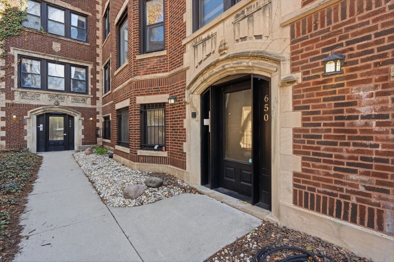 650 W Wellington - Photo 2 of 10
