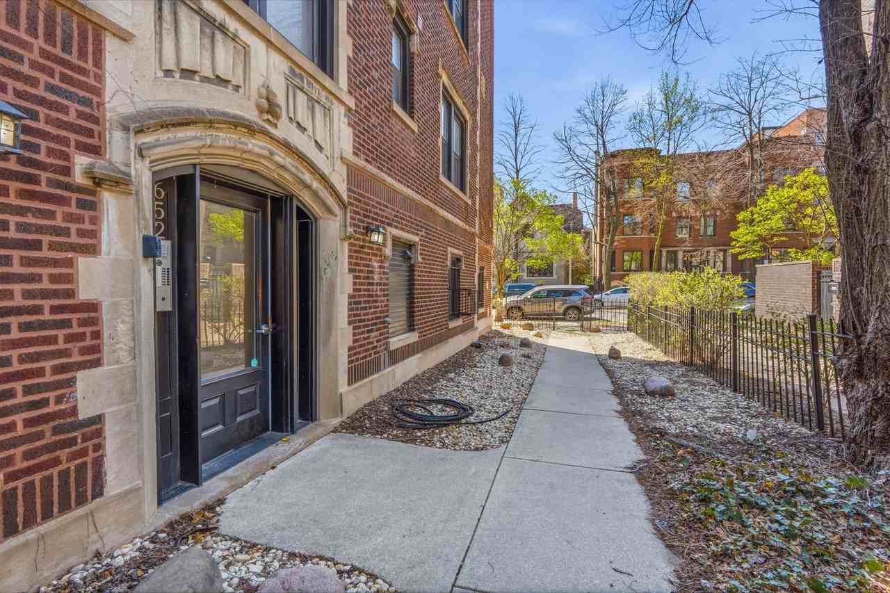 650 W Wellington - Photo 3 of 10