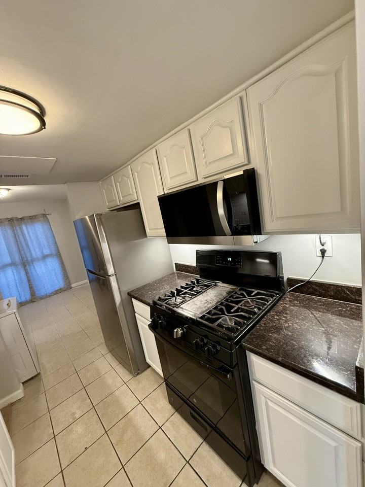 238 Stevenson Sq #238 - Photo 2 of 43