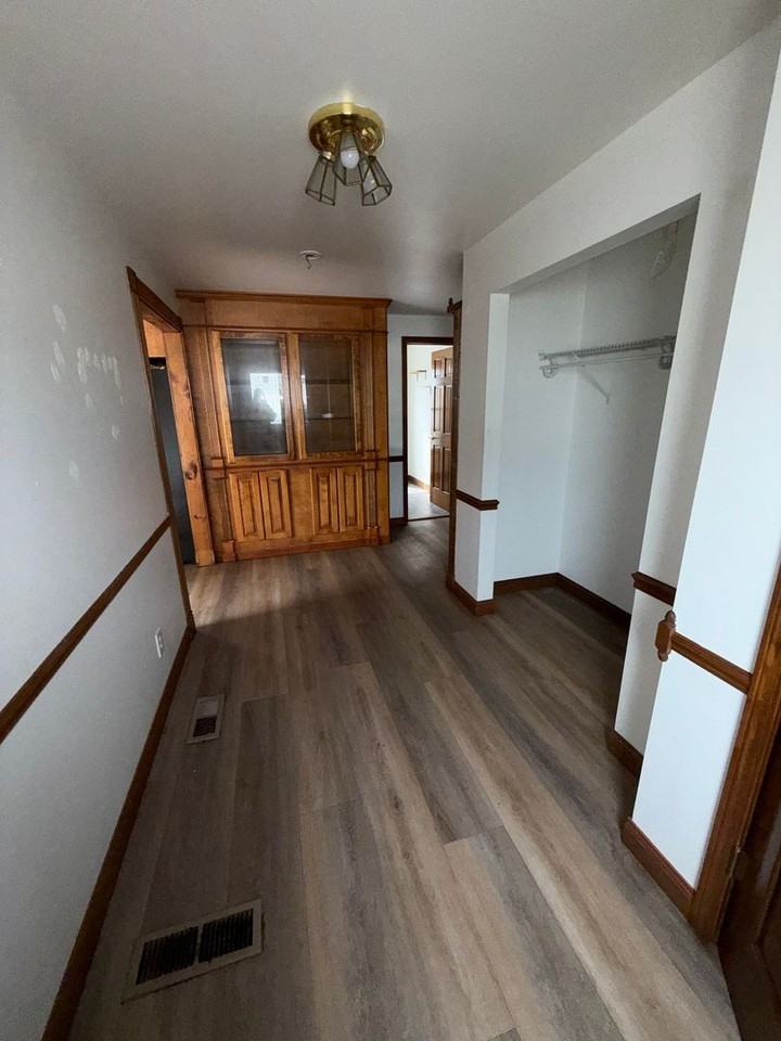 108 S Hesperia St - Photo 4 of 13