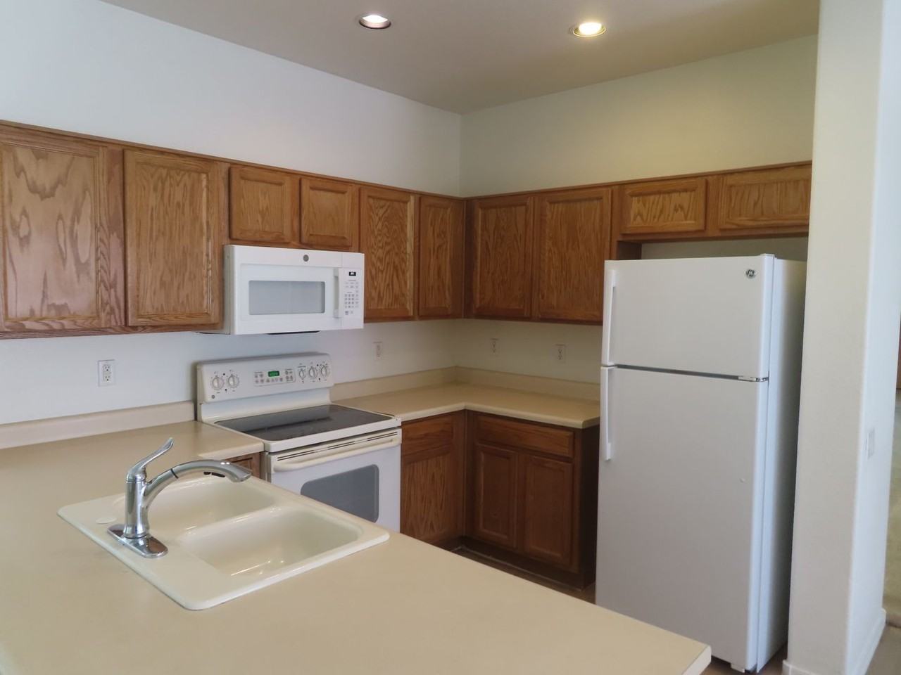 263 N Greenwood - Photo 5 of 24