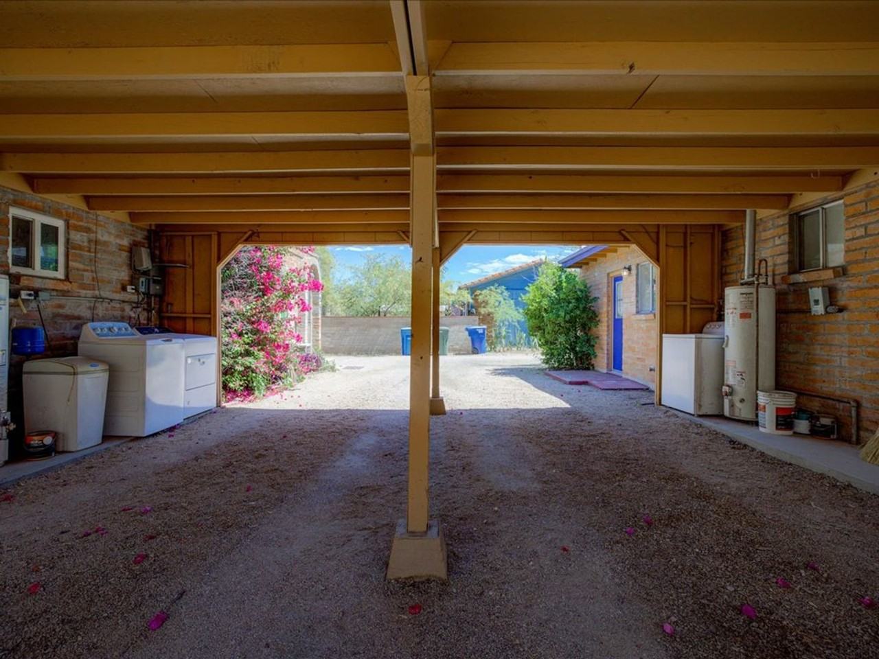 3425 E Fairmount St - Photo 4 of 23