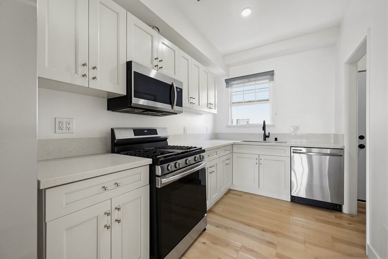 1524 North Sycamore Street #3 - Photo 4 of 36