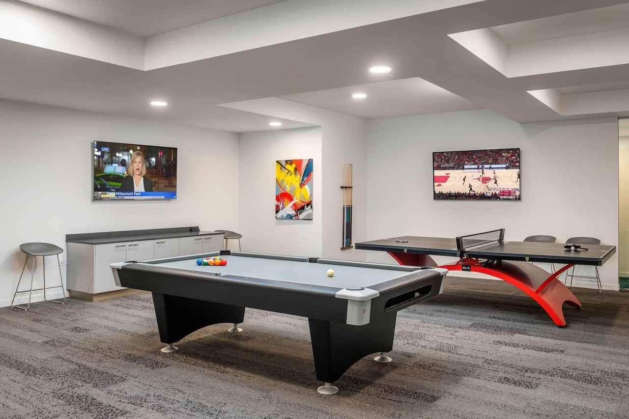 W Roscoe St & N Broadway #218 - Photo 7 of 14