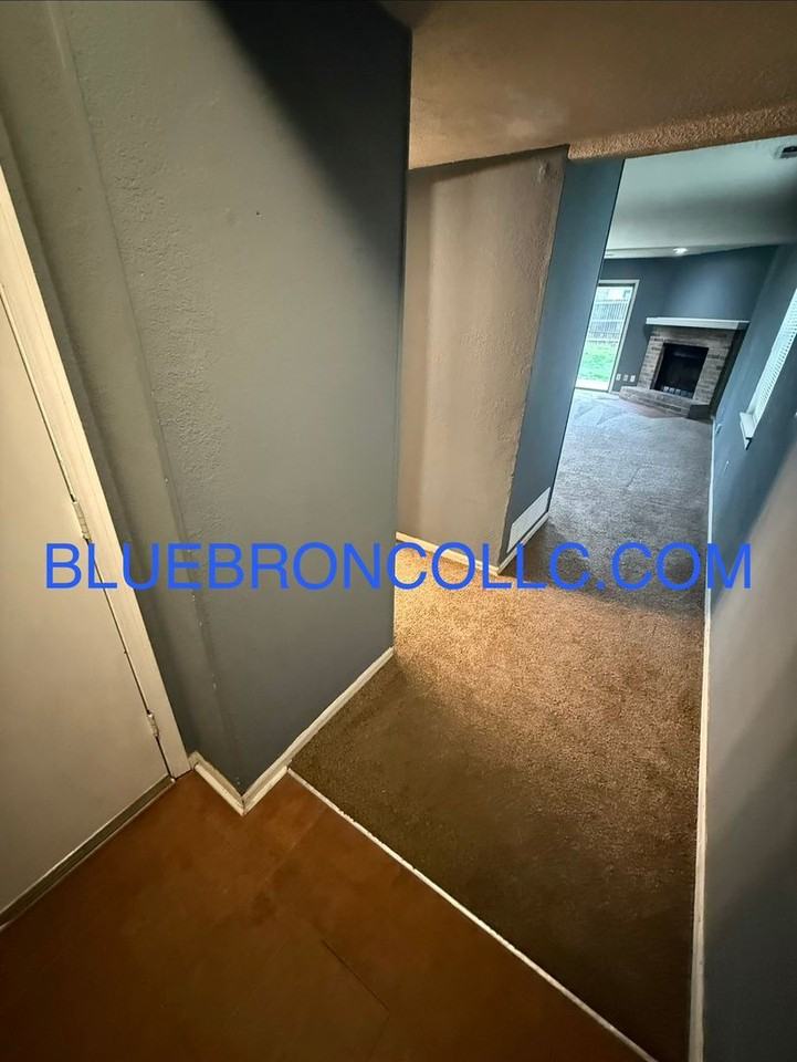 107 Sw Oxford Pl - Photo 2 of 11