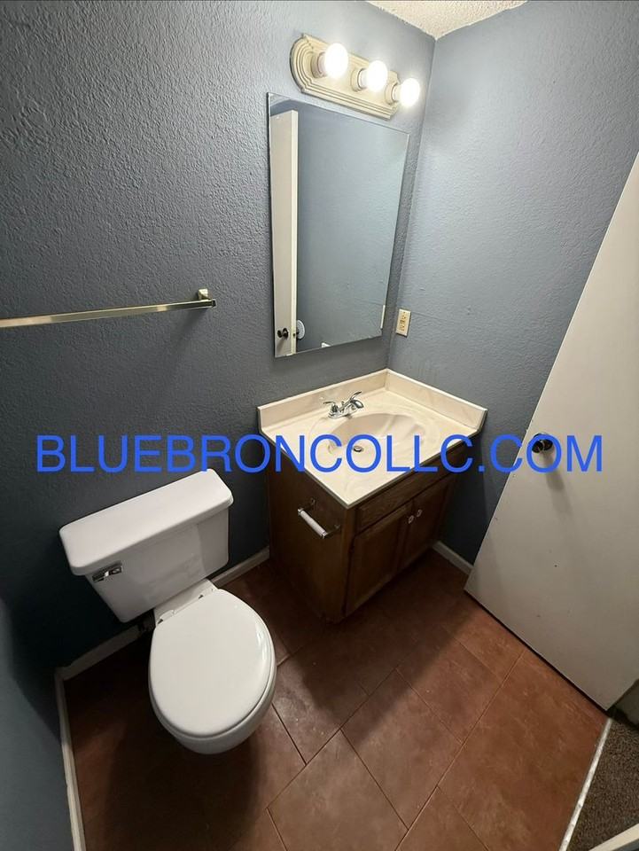 107 Sw Oxford Pl - Photo 3 of 11