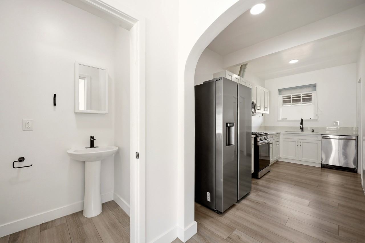 1524 North Sycamore Street #4 - Photo 6 of 39