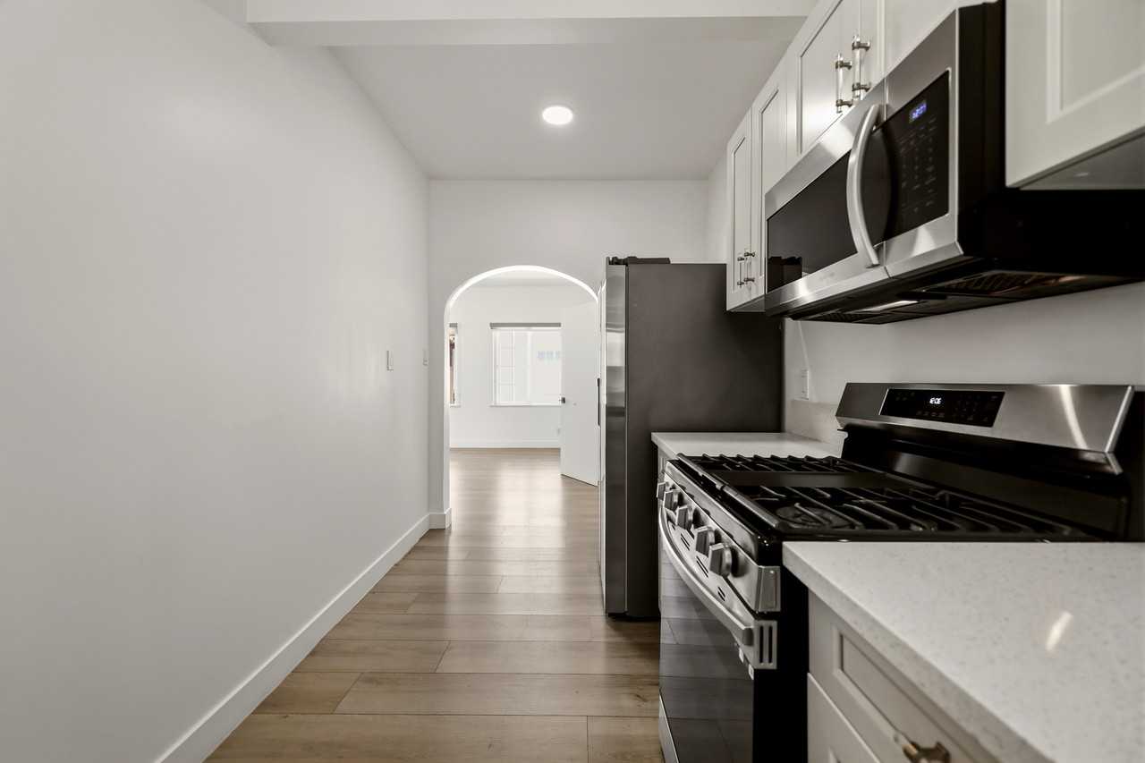 1524 North Sycamore Street #4 - Photo 4 of 39