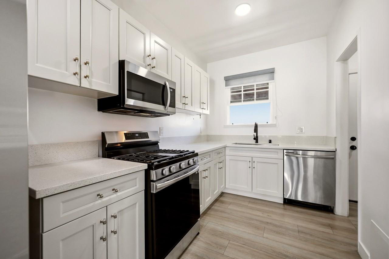 1524 North Sycamore Street #4 - Photo 2 of 39