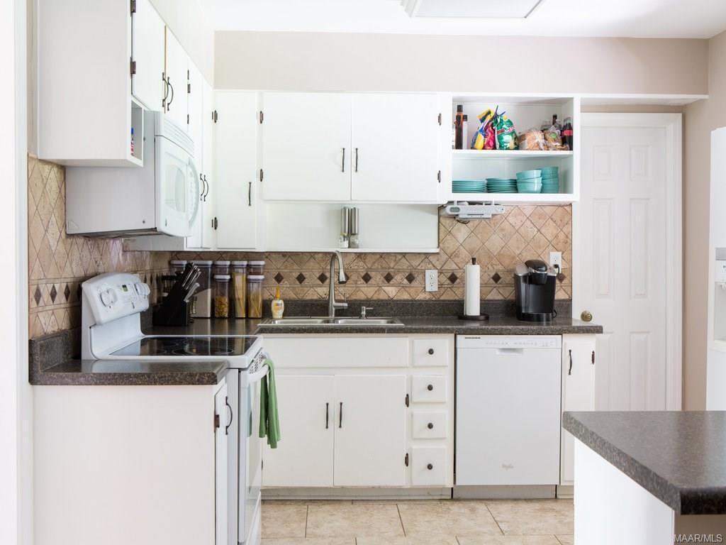 676 Karen Rd - Photo 3 of 15