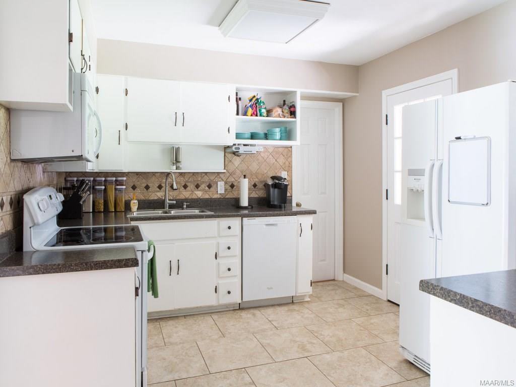 676 Karen Rd - Photo 4 of 15