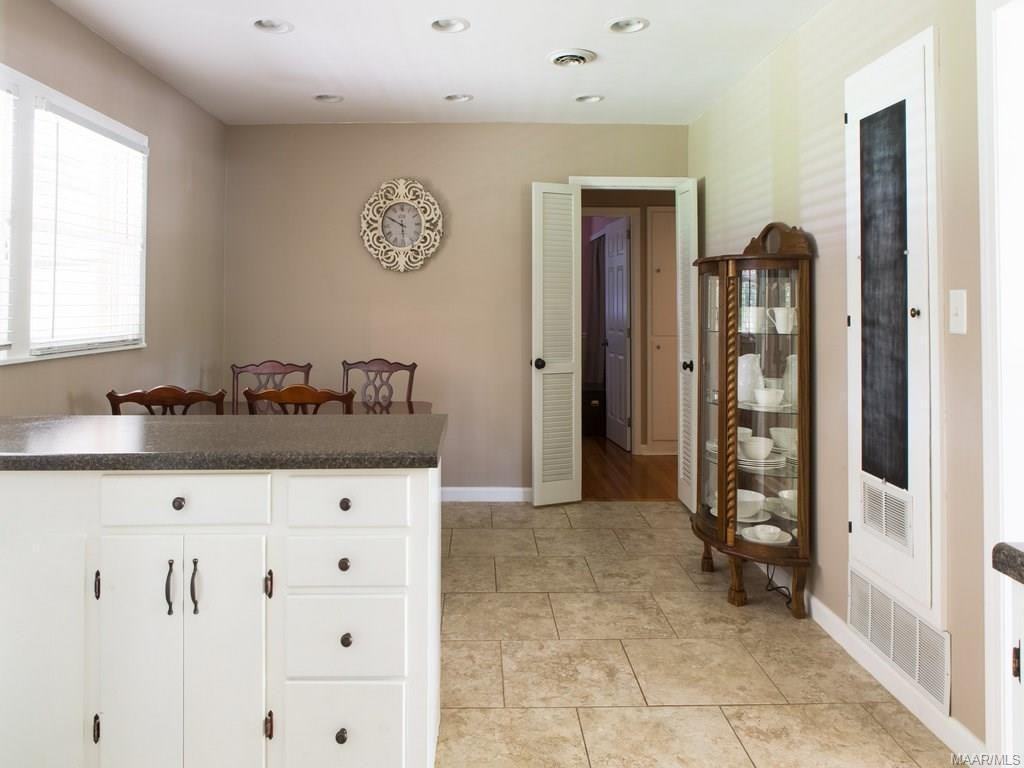 676 Karen Rd - Photo 7 of 15