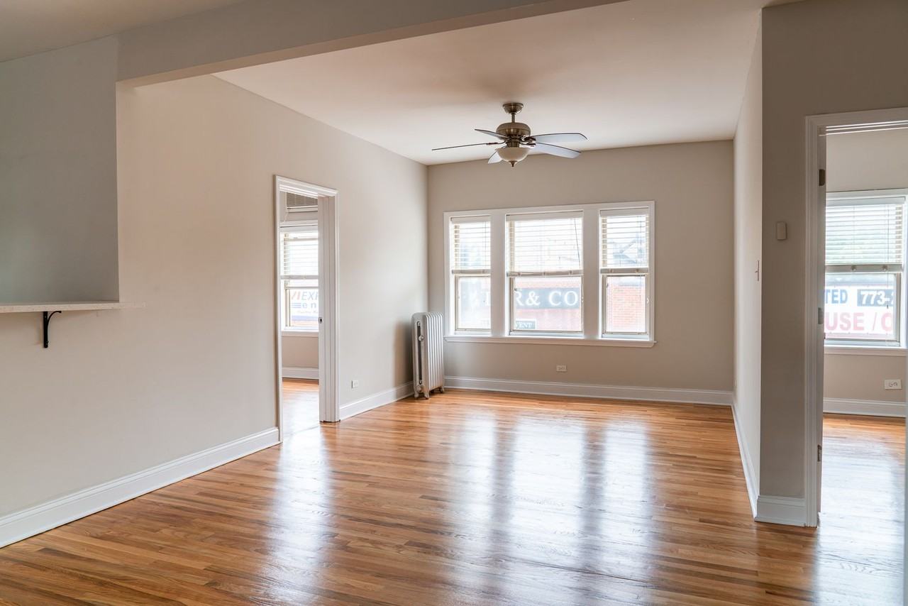 2820 W Montrose Ave #2 - Photo 3 of 20