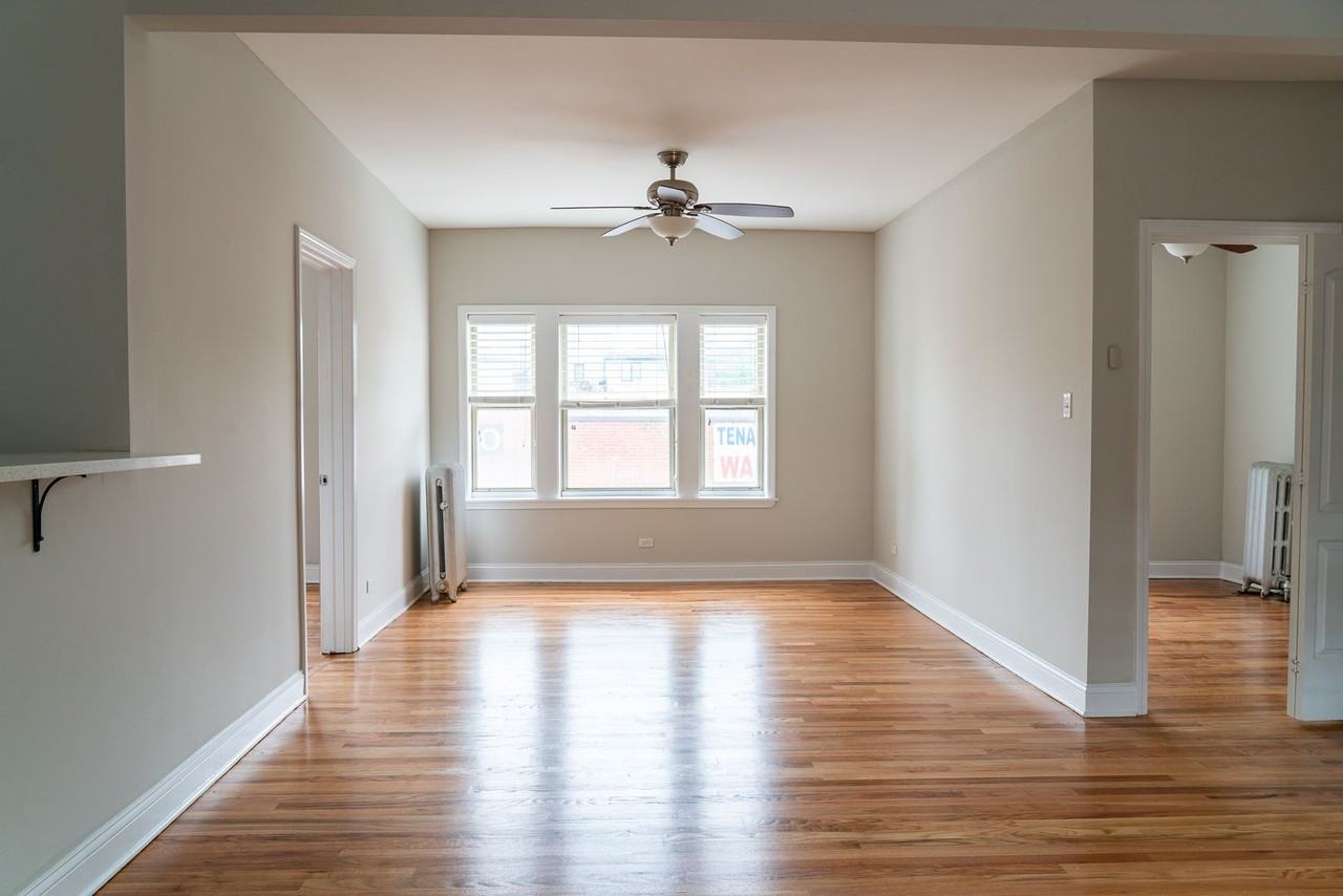 2820 W Montrose Ave #2 - Photo 4 of 20