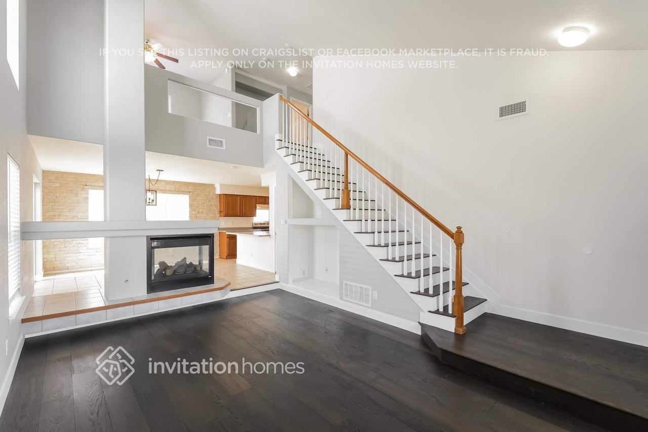 4820 Flanders Way - Photo 4 of 16