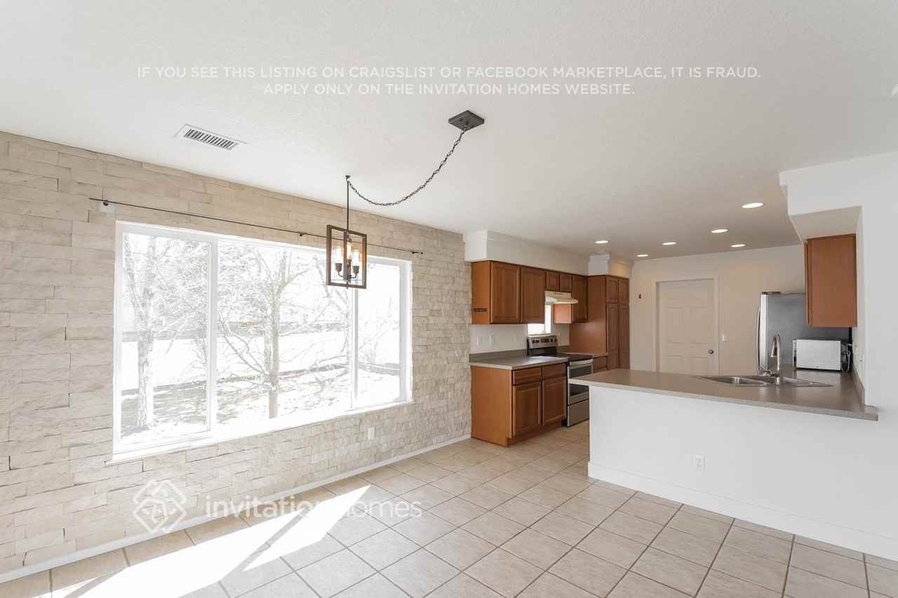 4820 Flanders Way - Photo 6 of 16
