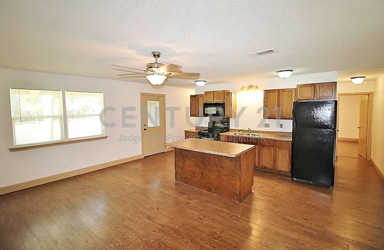 112 Trailwood Rd - Photo 2 of 12