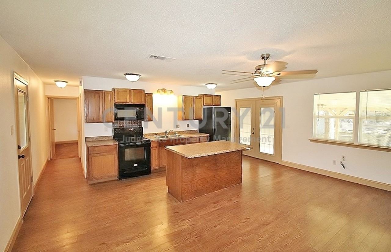 112 Trailwood Rd - Photo 3 of 12