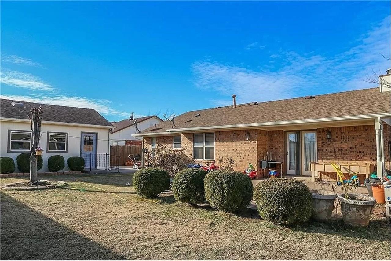 616 Ne 15th St - Photo 2 of 13