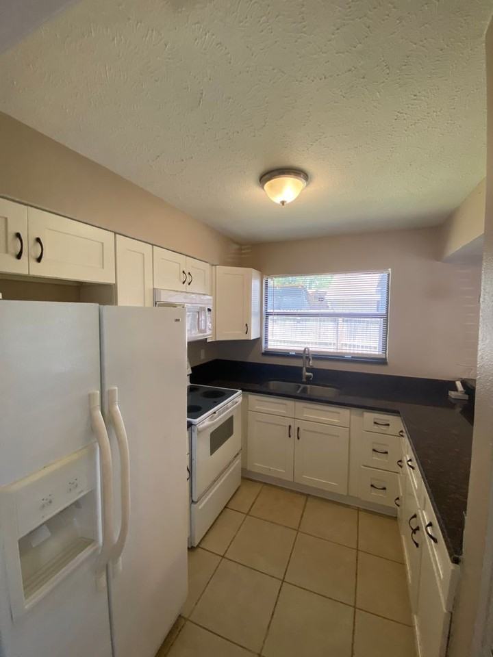 804 E Orchid Ave - Photo 6 of 18