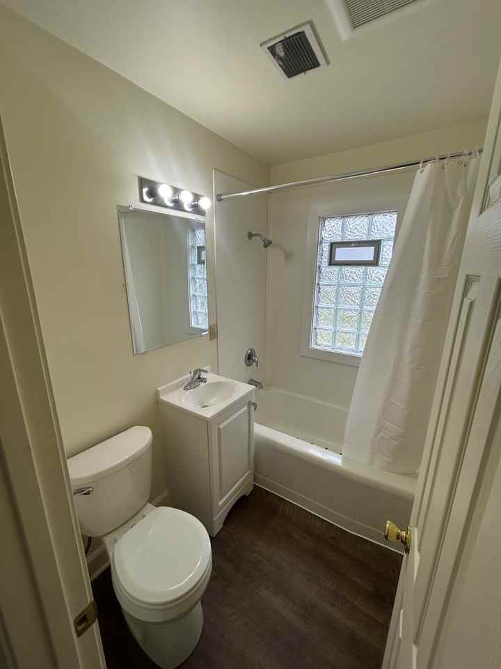 5729 N 58th St - Photo 3 of 6