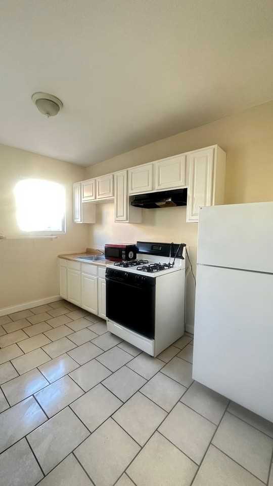 2115 S 22nd St - Photo 4 of 13