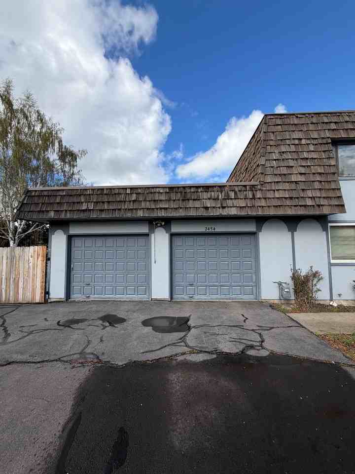 2454 Hawkins St - Photo 3 of 26