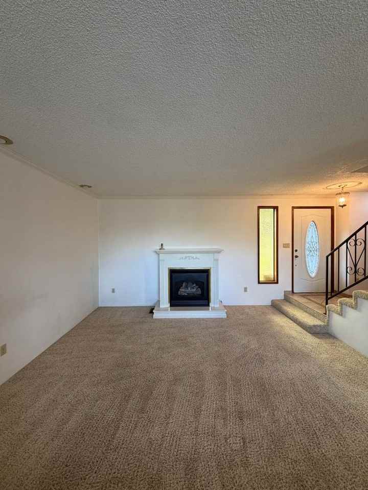 2454 Hawkins St - Photo 5 of 26