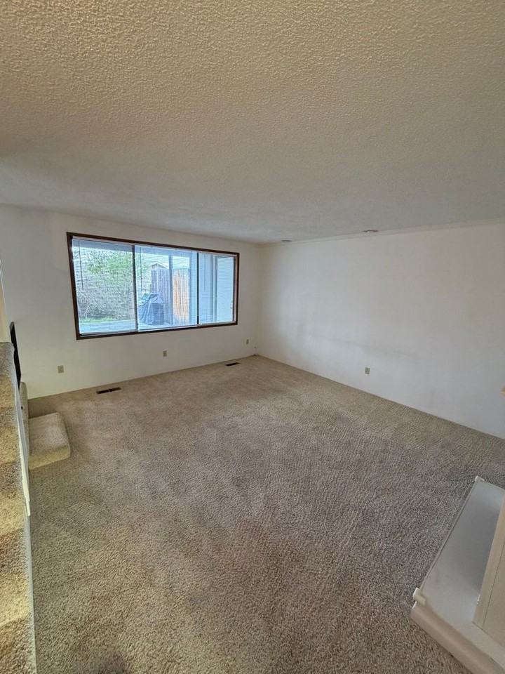 2454 Hawkins St - Photo 6 of 26