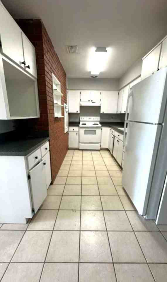 1203 N Lavon Ave - Photo 4 of 13