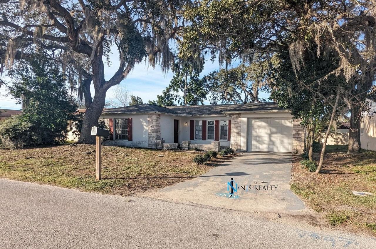 7511 Foxbloom Dr - Photo 2 of 17