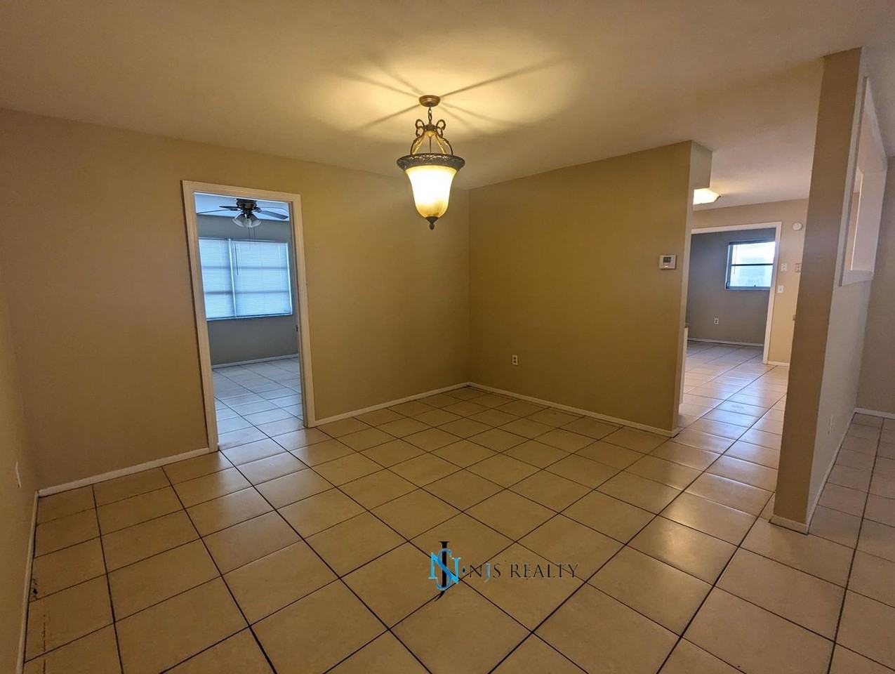 7511 Foxbloom Dr - Photo 4 of 17