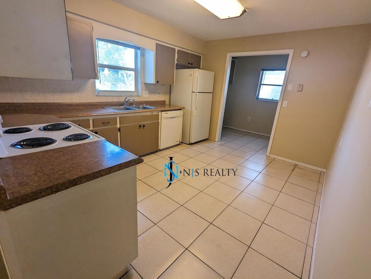 7511 Foxbloom Dr - Photo 5 of 17