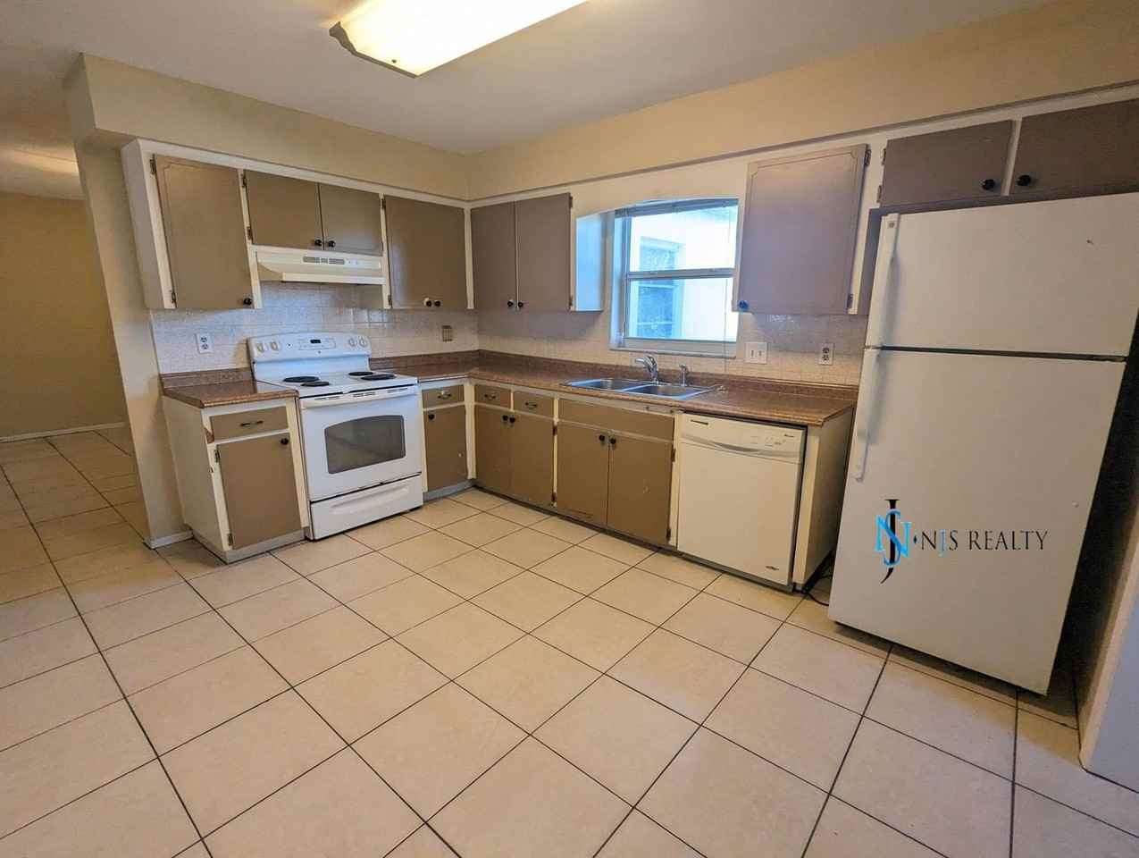 7511 Foxbloom Dr - Photo 6 of 17