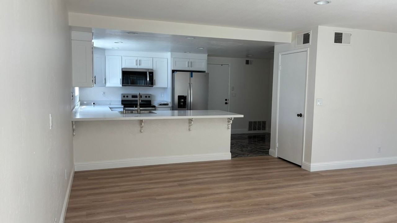 2455 Talavera Dr - Photo 5 of 22