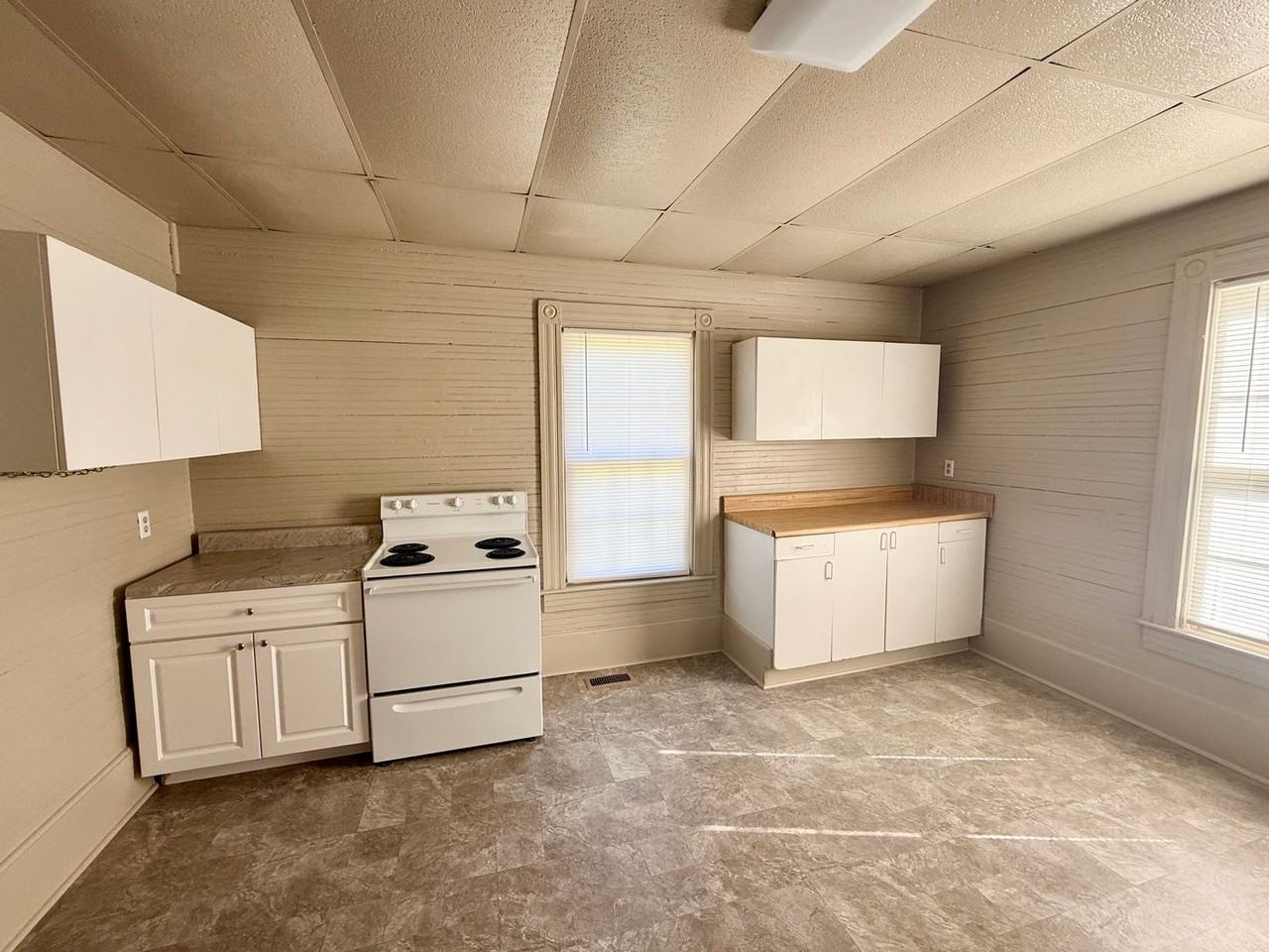 300 Wood St - Photo 7 of 21