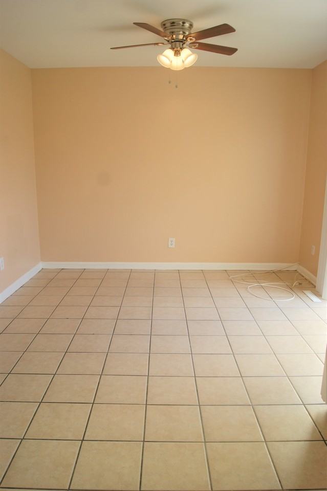 1523 Charlestown Dr - Photo 7 of 20