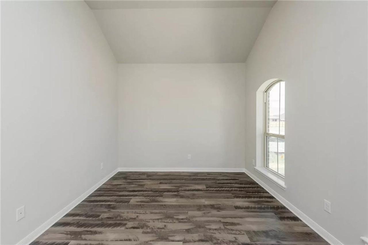 5118 Leaning Tree - Photo 6 of 43