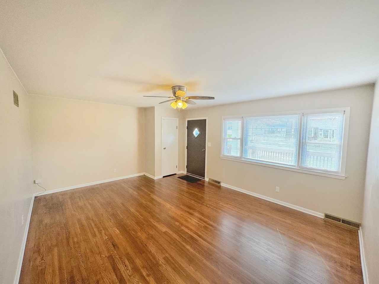 604 Summit Rd - Photo 3 of 26