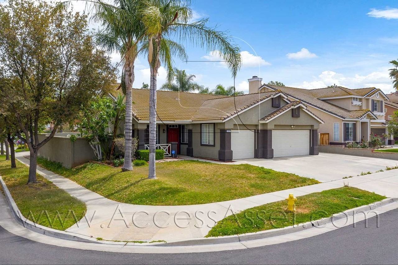 1287 Carriage Ln - Photo 2 of 40